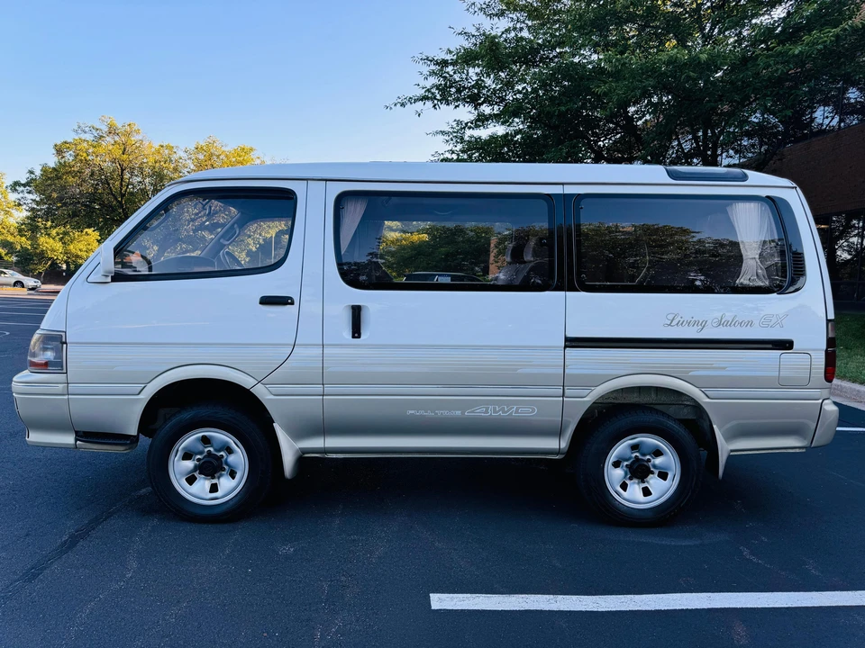 1995 Toyota HiAce 4th Gen - Image 8 of 31