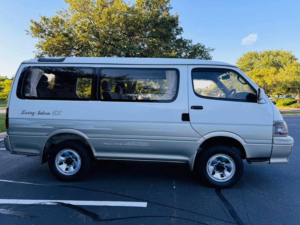 1995 Toyota HiAce 4th Gen - Image 18 of 31