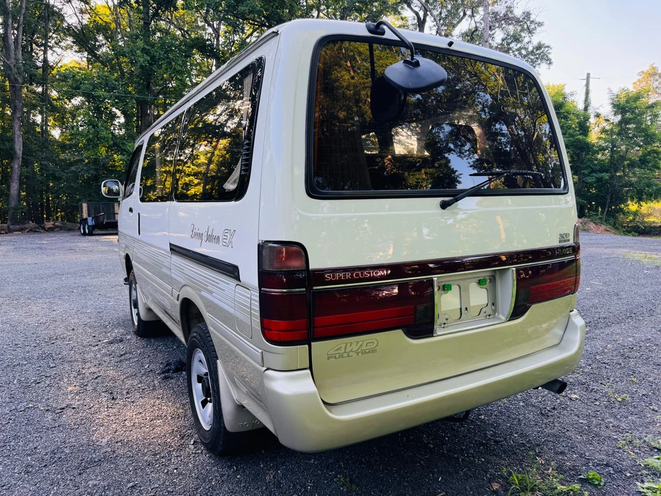 1995 Toyota HiAce 4th Gen - Image 11 of 31