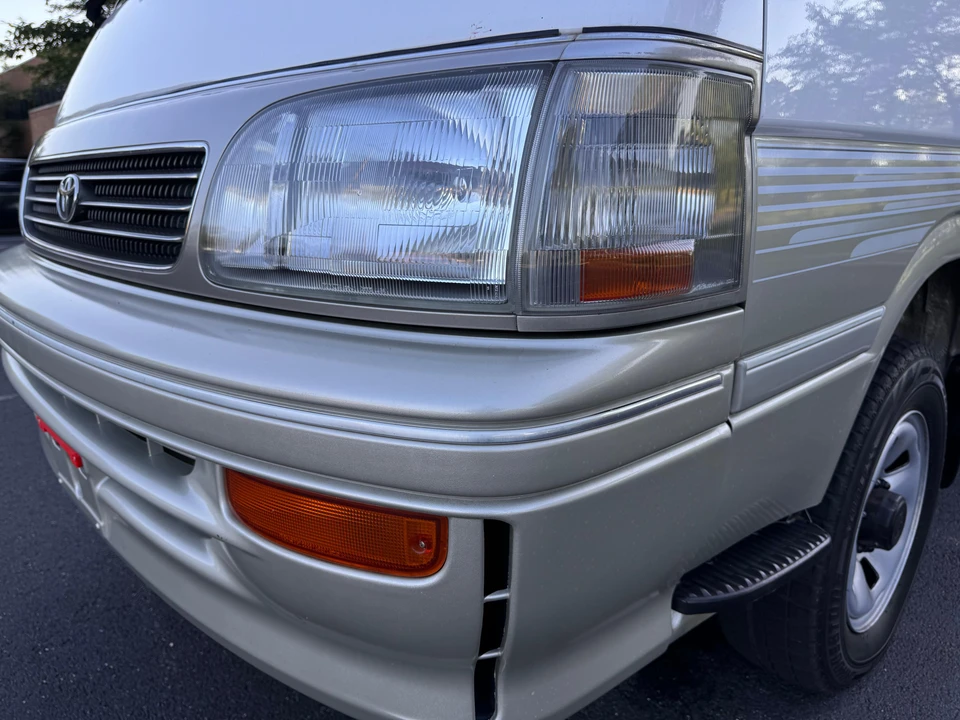 1995 Toyota HiAce 4th Gen - Image 27 of 31