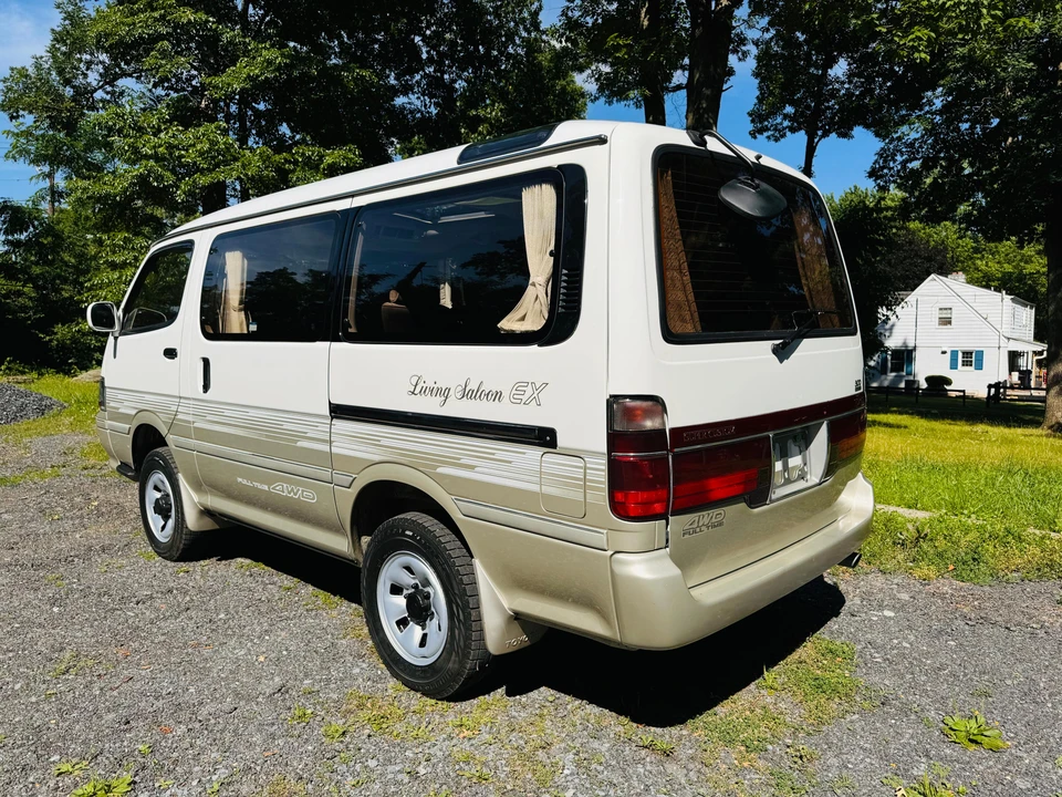 1995 Toyota HiAce 4th Gen - Image 9 of 31