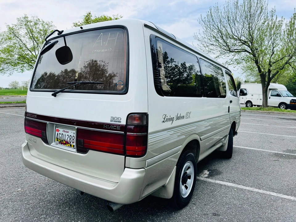 1995 Toyota HiAce 4th Gen - Image 15 of 31