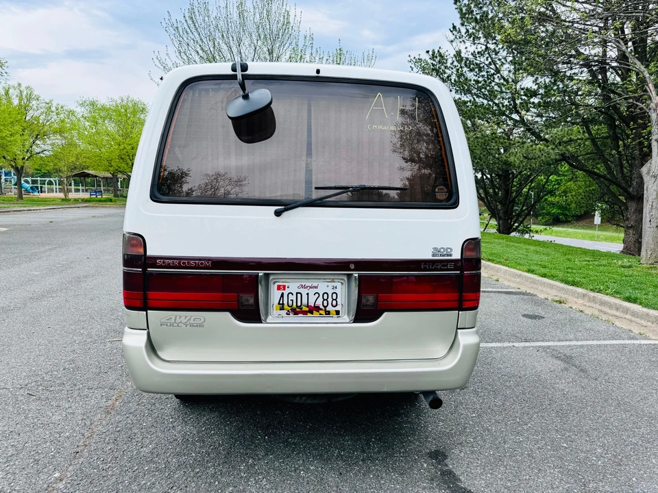 1995 Toyota HiAce 4th Gen - Image 13 of 31