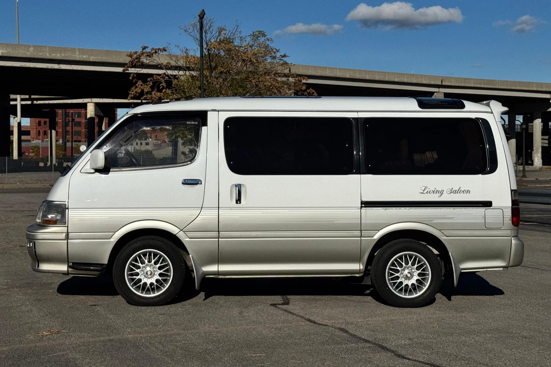 1995 Toyota HiAce 4th Gen - Image 3 of 31
