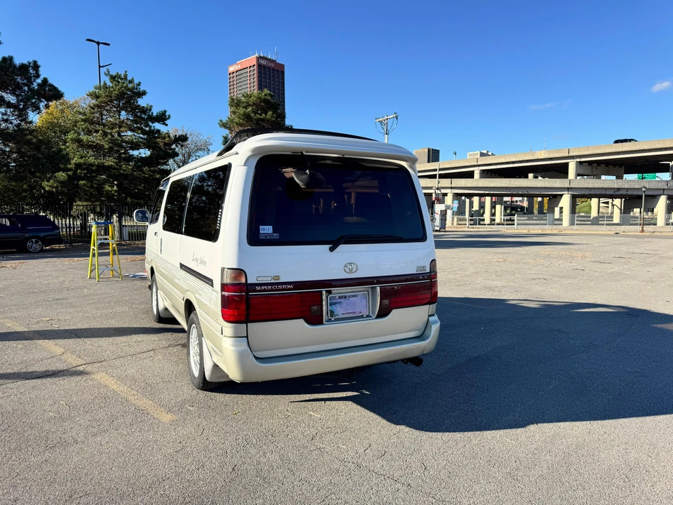 1995 Toyota HiAce 4th Gen - Image 10 of 31