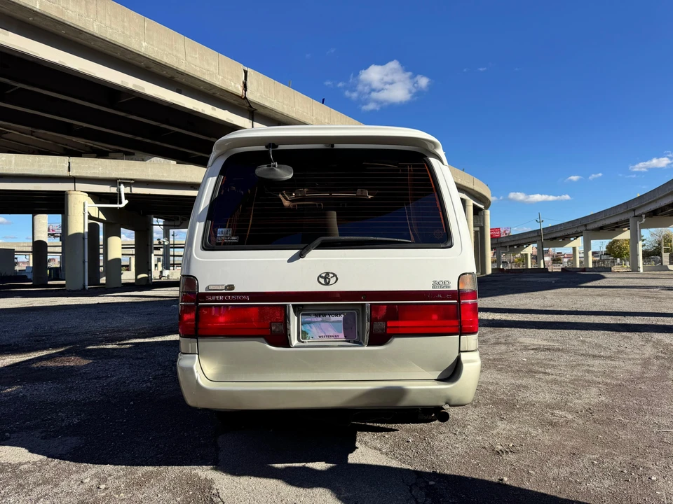 1995 Toyota HiAce 4th Gen - Image 11 of 31