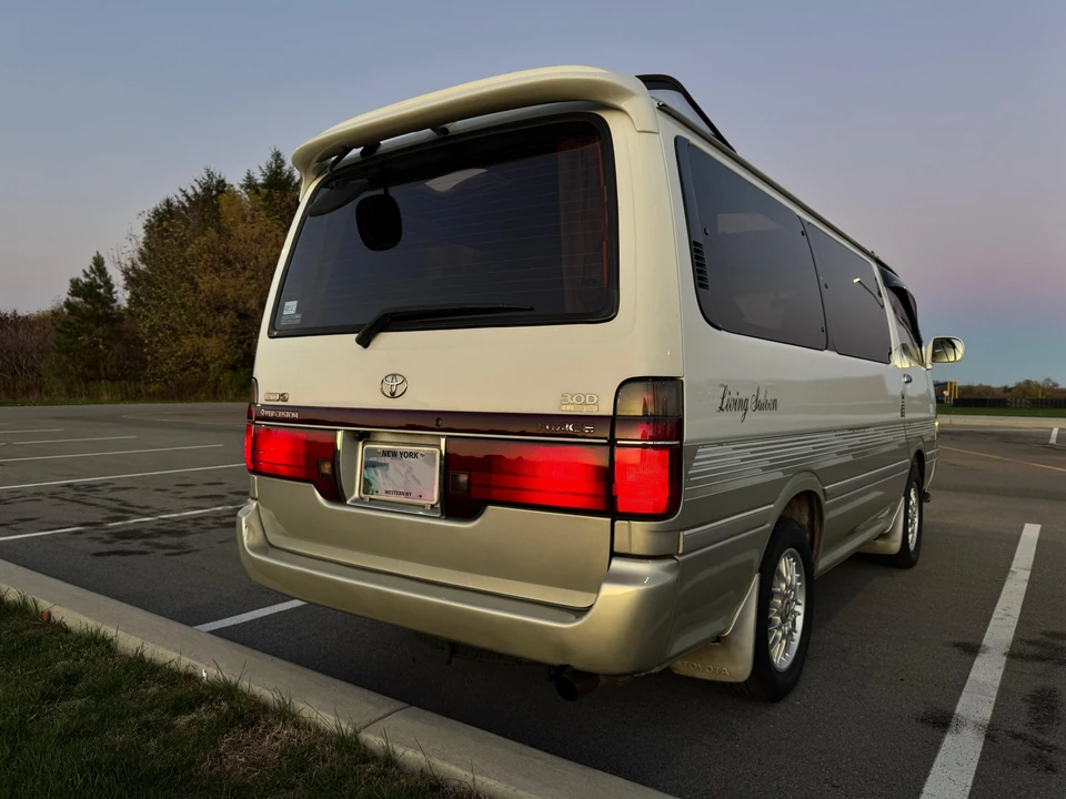 1995 Toyota HiAce 4th Gen - Image 12 of 31