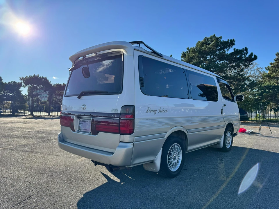 1995 Toyota HiAce 4th Gen - Image 14 of 31
