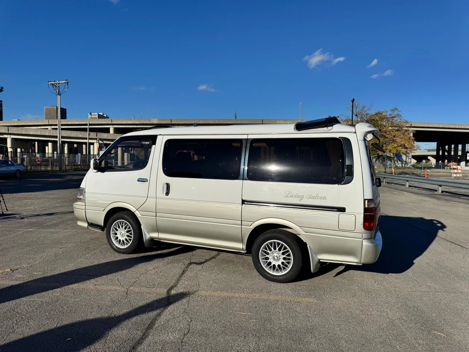 1995 Toyota HiAce 4th Gen - Image 8 of 31