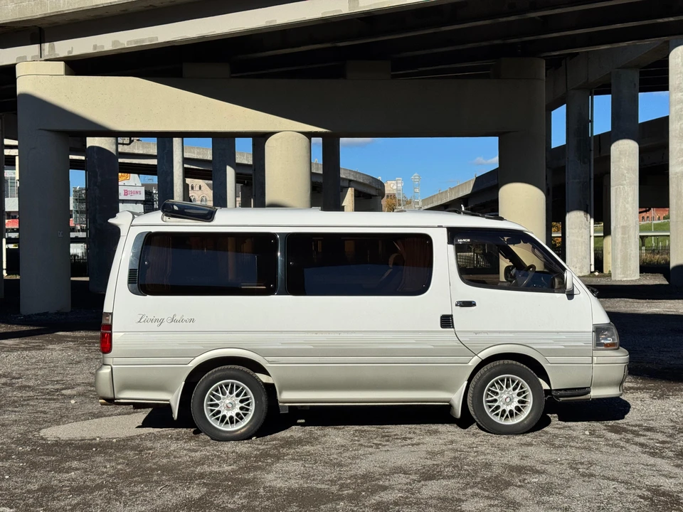 1995 Toyota HiAce 4th Gen - Image 15 of 31