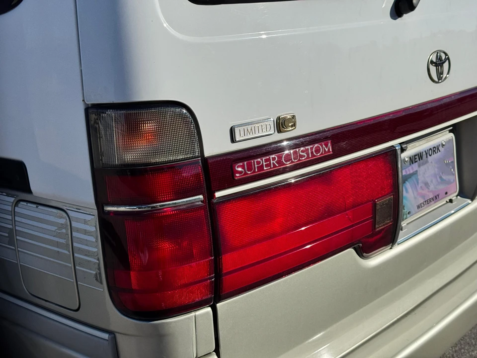 1995 Toyota HiAce 4th Gen - Image 23 of 31