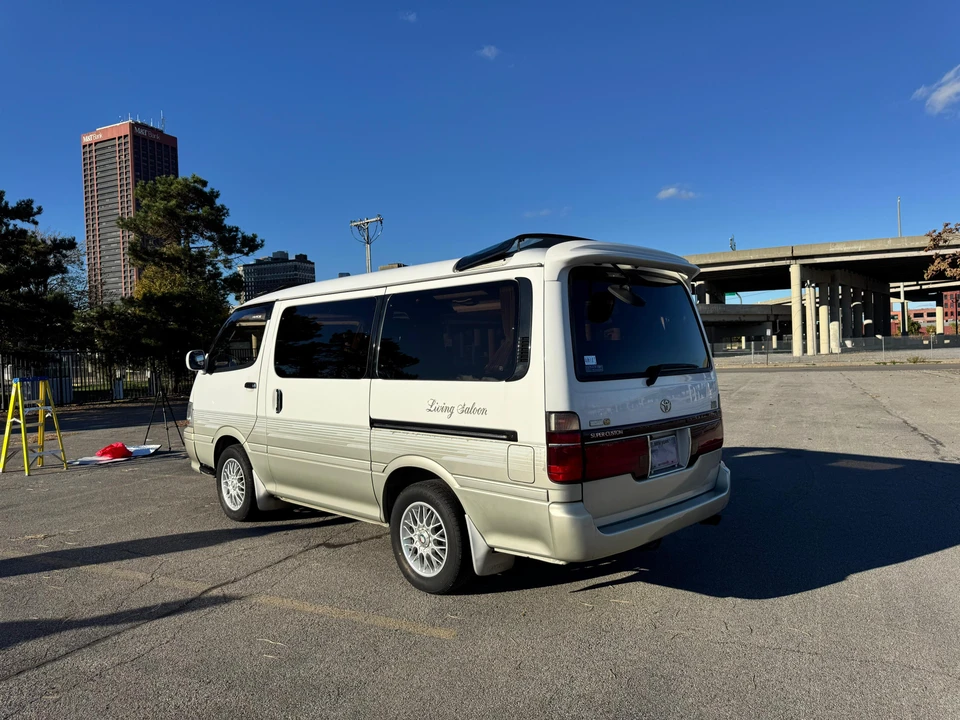 1995 Toyota HiAce 4th Gen - Image 9 of 31