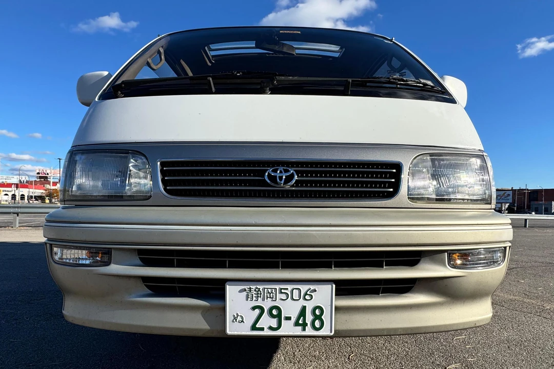 1995 Toyota HiAce 4th Gen - Image 2 of 31