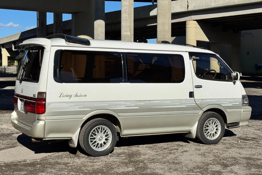 1995 Toyota HiAce 4th Gen - Image 4 of 31