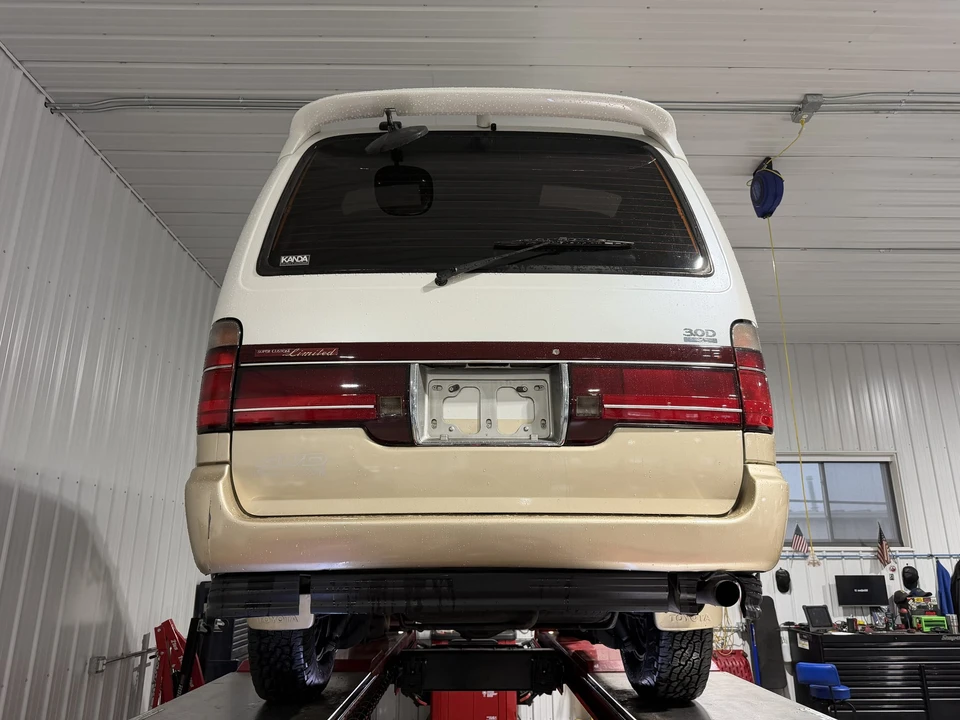 1995 Toyota HiAce 4th Gen - Image 22 of 31