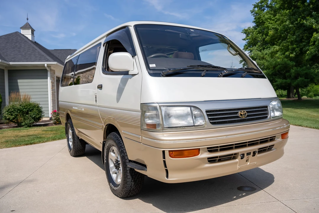 1995 Toyota HiAce 4th Gen - Image 3 of 31