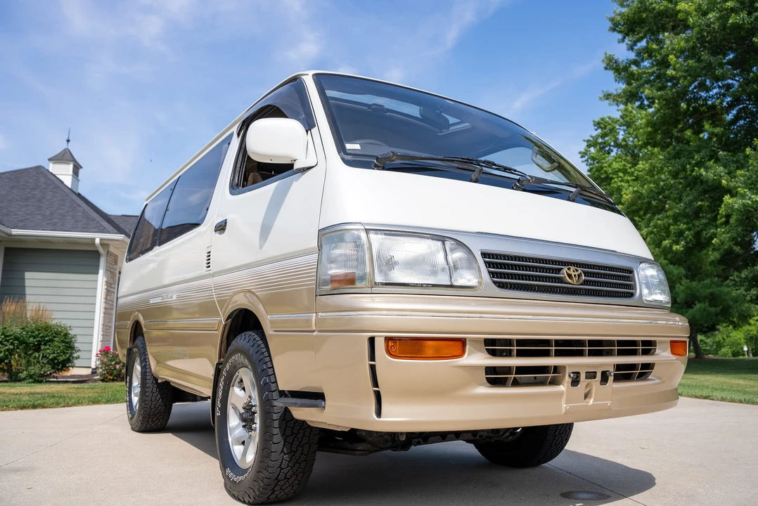 1995 Toyota HiAce 4th Gen - Image 4 of 31
