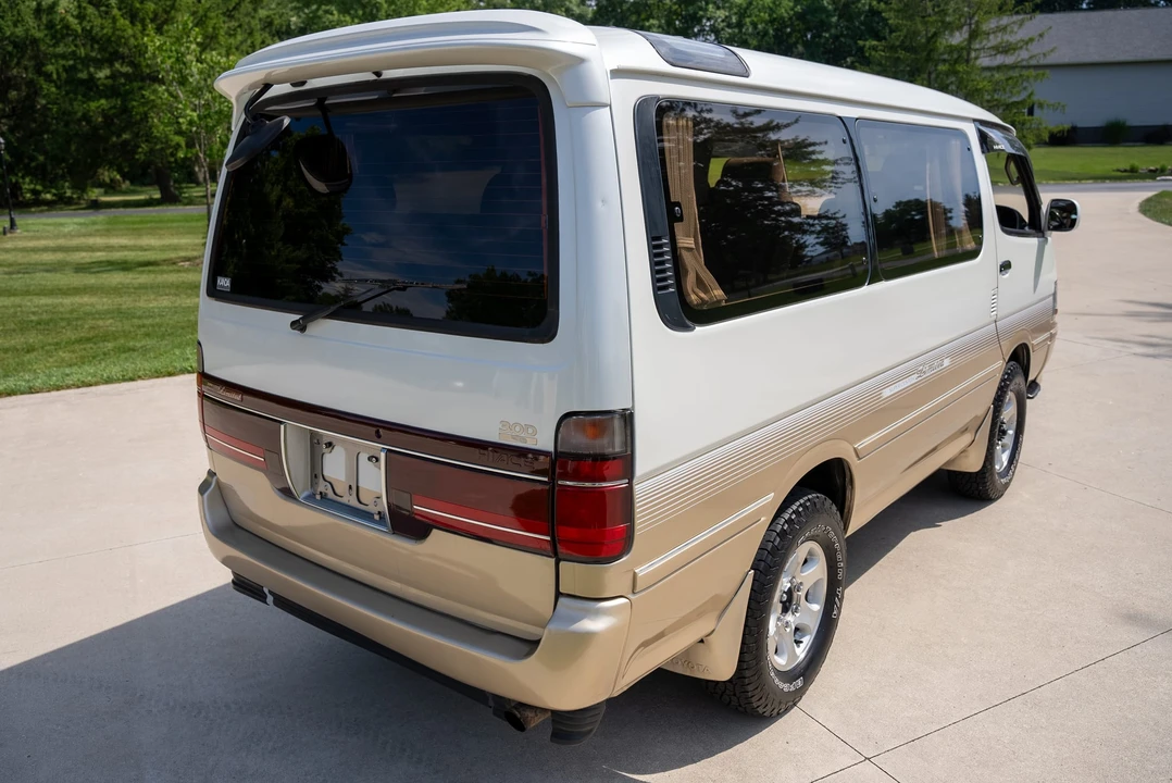 1995 Toyota HiAce 4th Gen - Image 29 of 31
