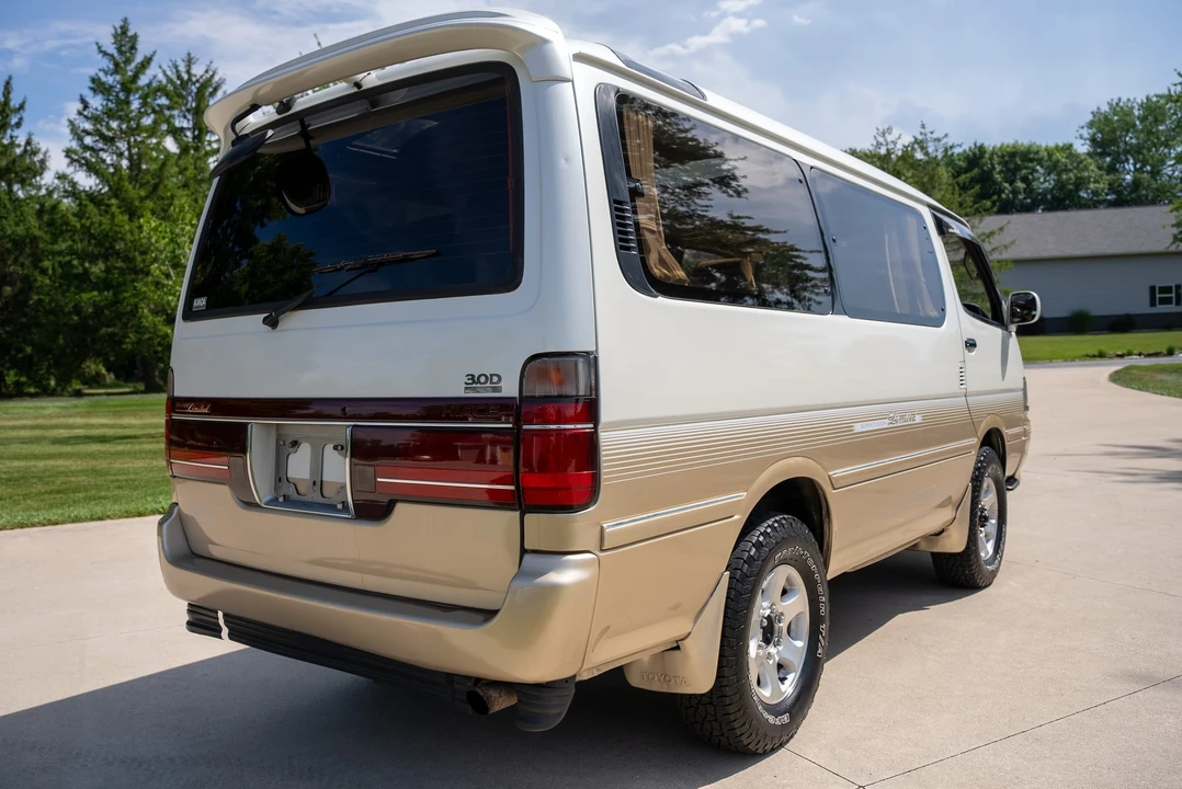 1995 Toyota HiAce 4th Gen - Image 26 of 31