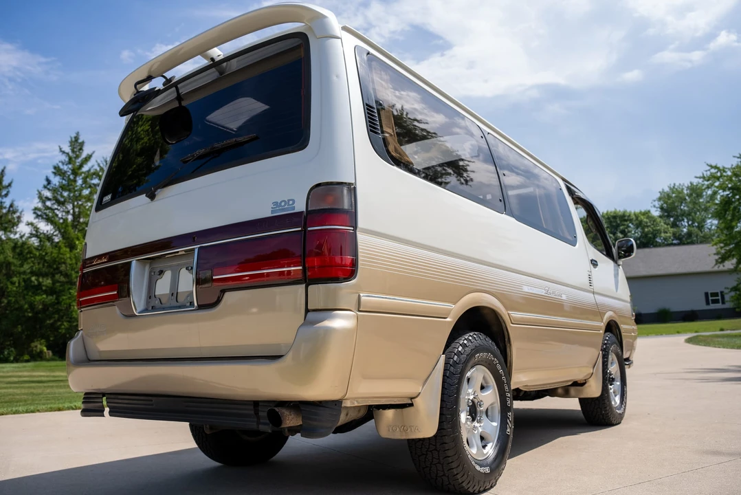1995 Toyota HiAce 4th Gen - Image 28 of 31