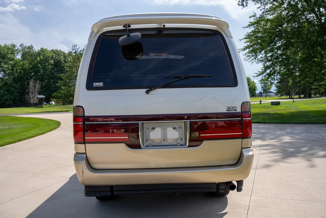 1995 Toyota HiAce 4th Gen - Image 25 of 31