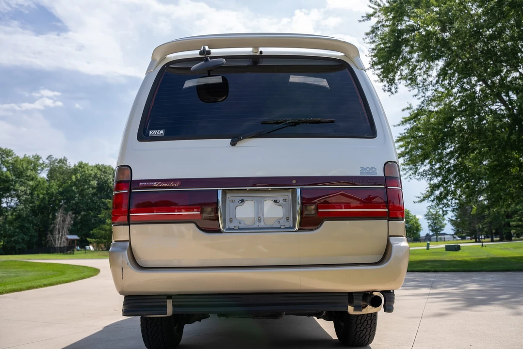 1995 Toyota HiAce 4th Gen - Image 24 of 31
