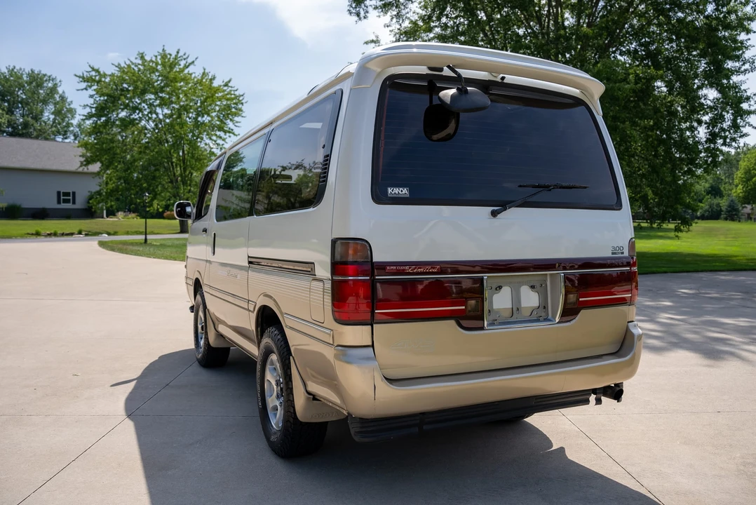 1995 Toyota HiAce 4th Gen - Image 20 of 31