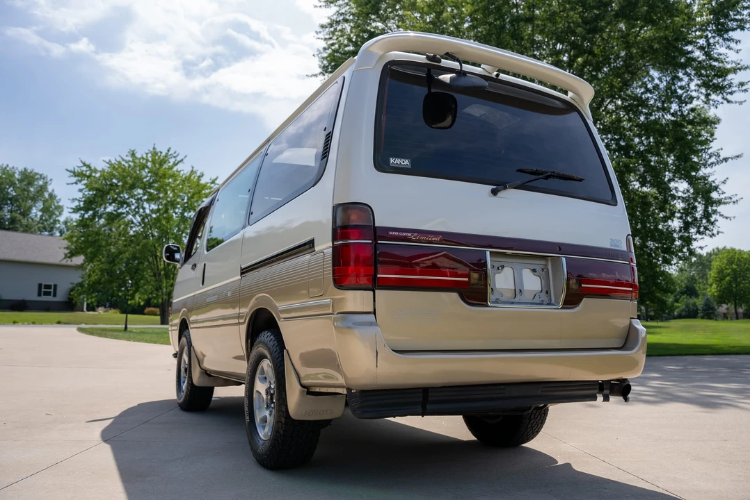 1995 Toyota HiAce 4th Gen - Image 19 of 31