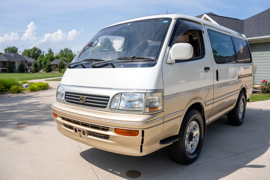 1995 Toyota HiAce 4th Gen - Image 12 of 31
