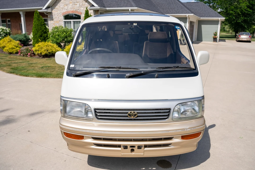 1995 Toyota HiAce 4th Gen - Image 9 of 31