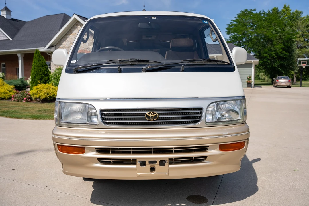 1995 Toyota HiAce 4th Gen - Image 8 of 31