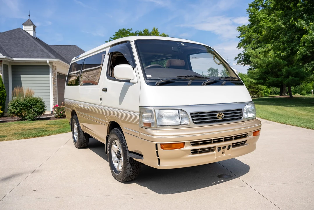 1995 Toyota HiAce 4th Gen - Image 2 of 31