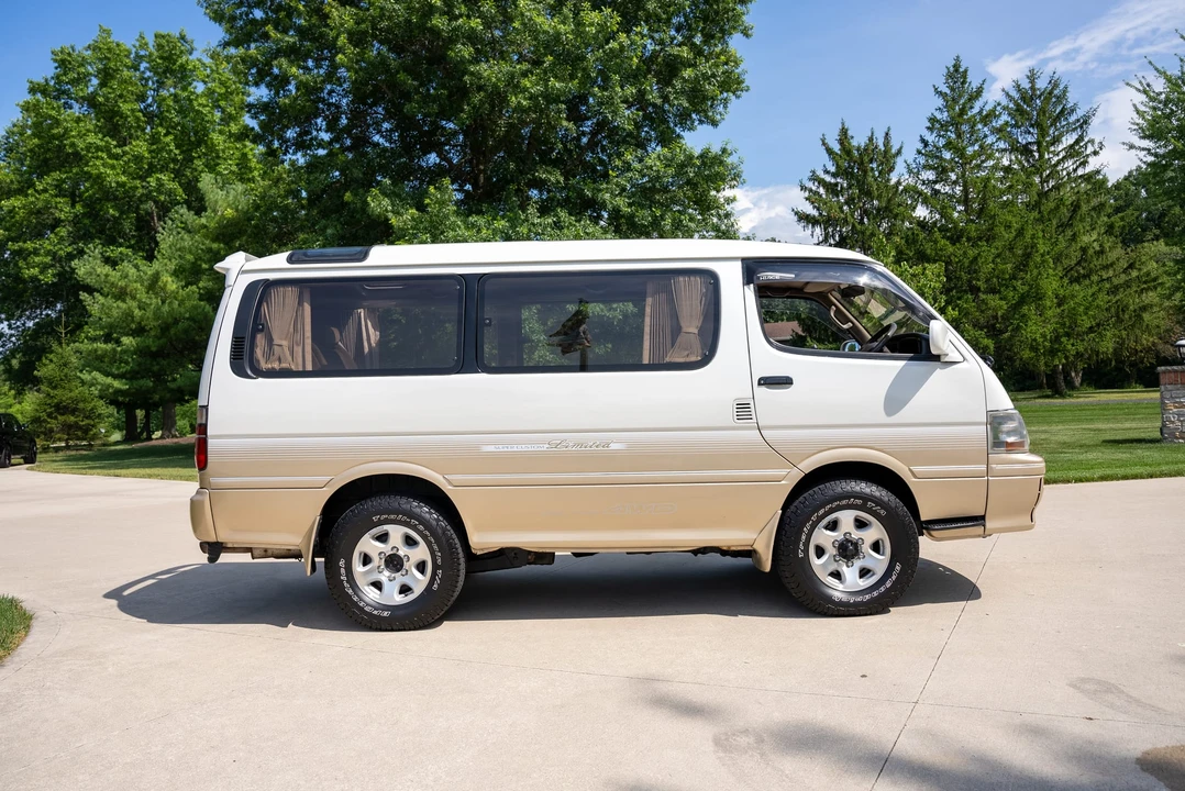 1995 Toyota HiAce 4th Gen - Image 31 of 31