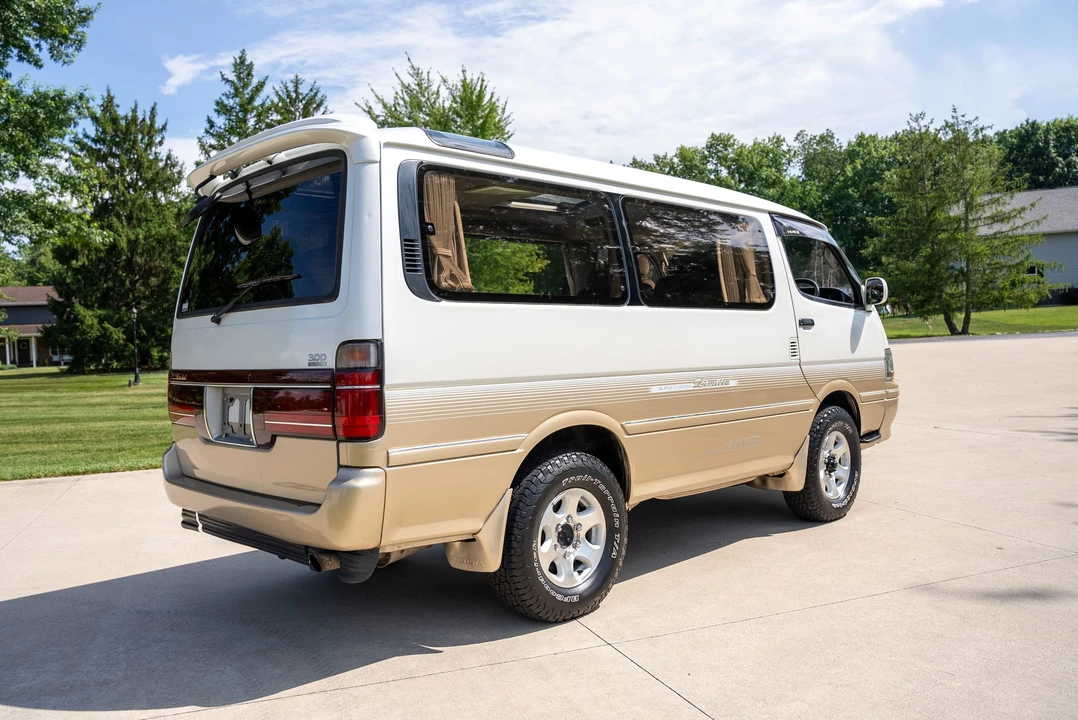 1995 Toyota HiAce 4th Gen - Image 30 of 31