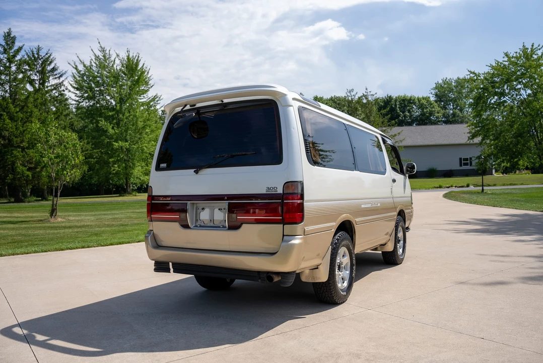1995 Toyota HiAce 4th Gen - Image 27 of 31