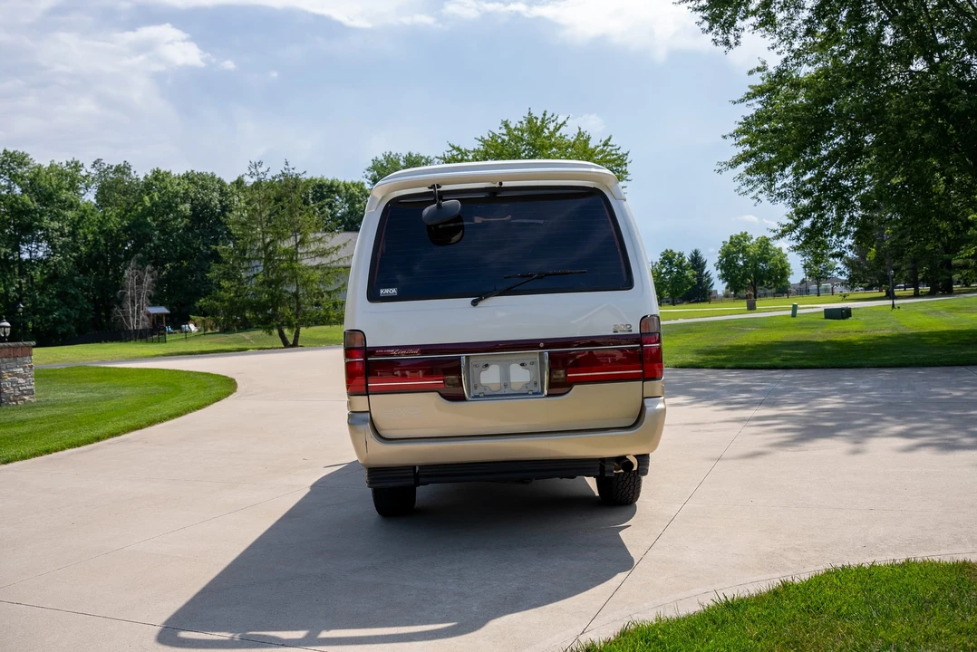 1995 Toyota HiAce 4th Gen - Image 23 of 31