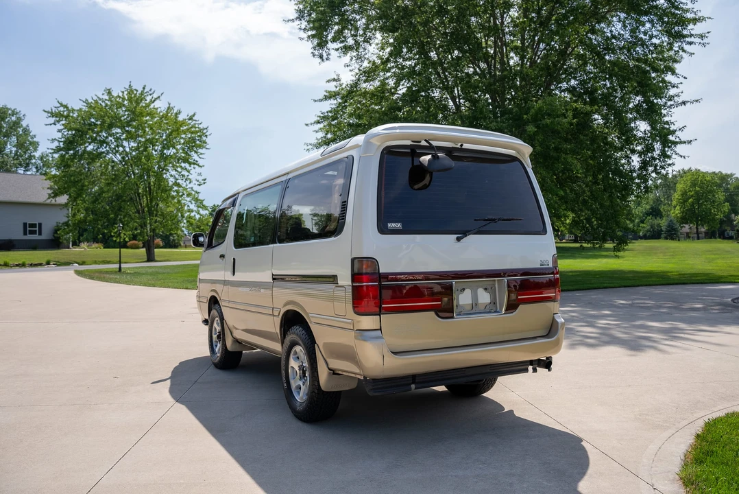 1995 Toyota HiAce 4th Gen - Image 18 of 31
