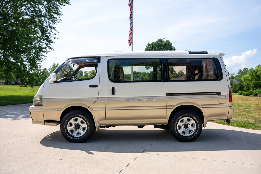 1995 Toyota HiAce 4th Gen - Image 15 of 31
