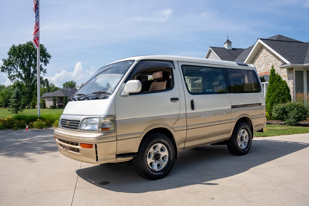 1995 Toyota HiAce 4th Gen - Image 14 of 31