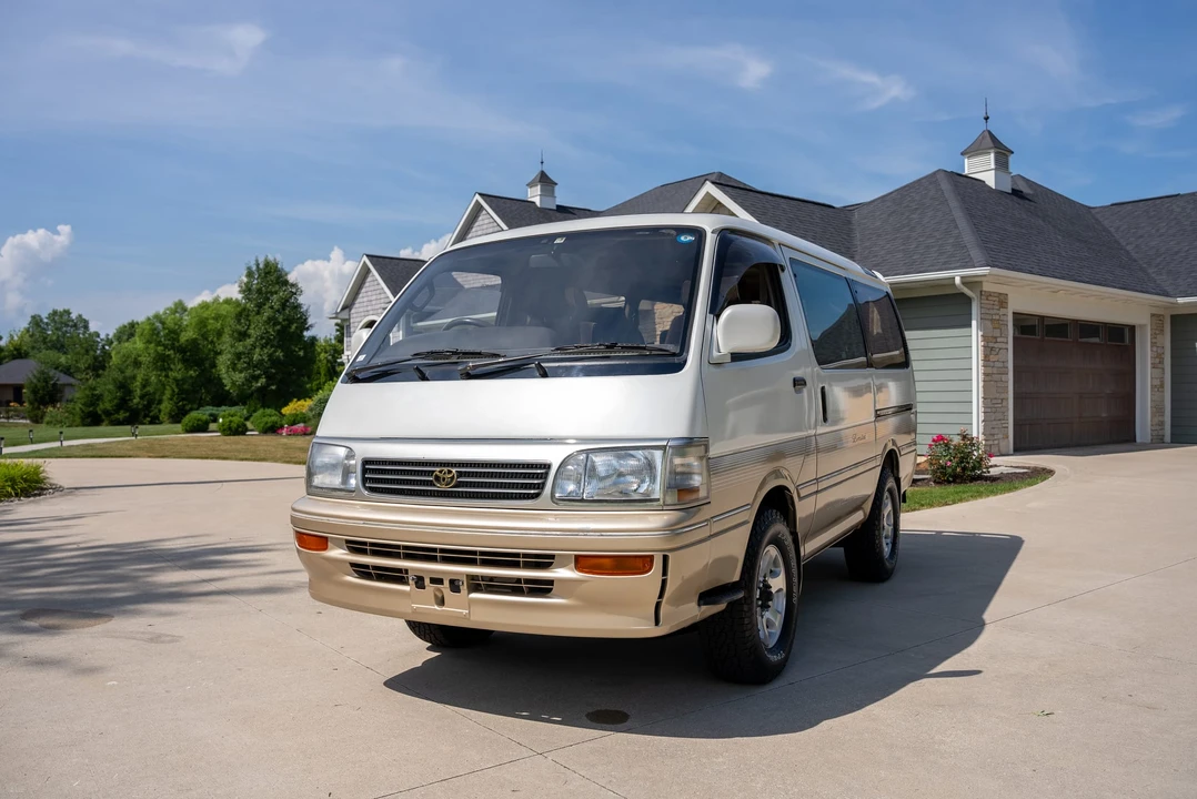 1995 Toyota HiAce 4th Gen - Image 10 of 31