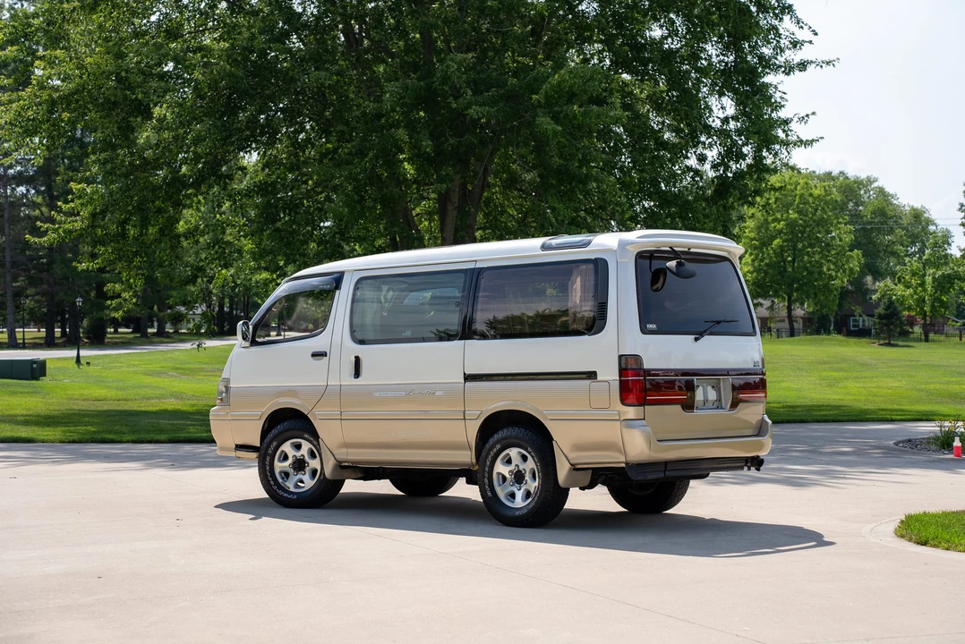 1995 Toyota HiAce 4th Gen - Image 17 of 31