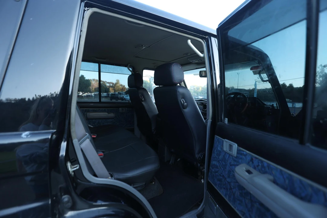 1995 Toyota J70 Land Cruiser - Image 27 of 29
