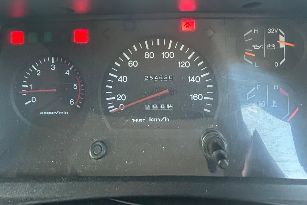 1995 Toyota J70 Land Cruiser - Image 25 of 29