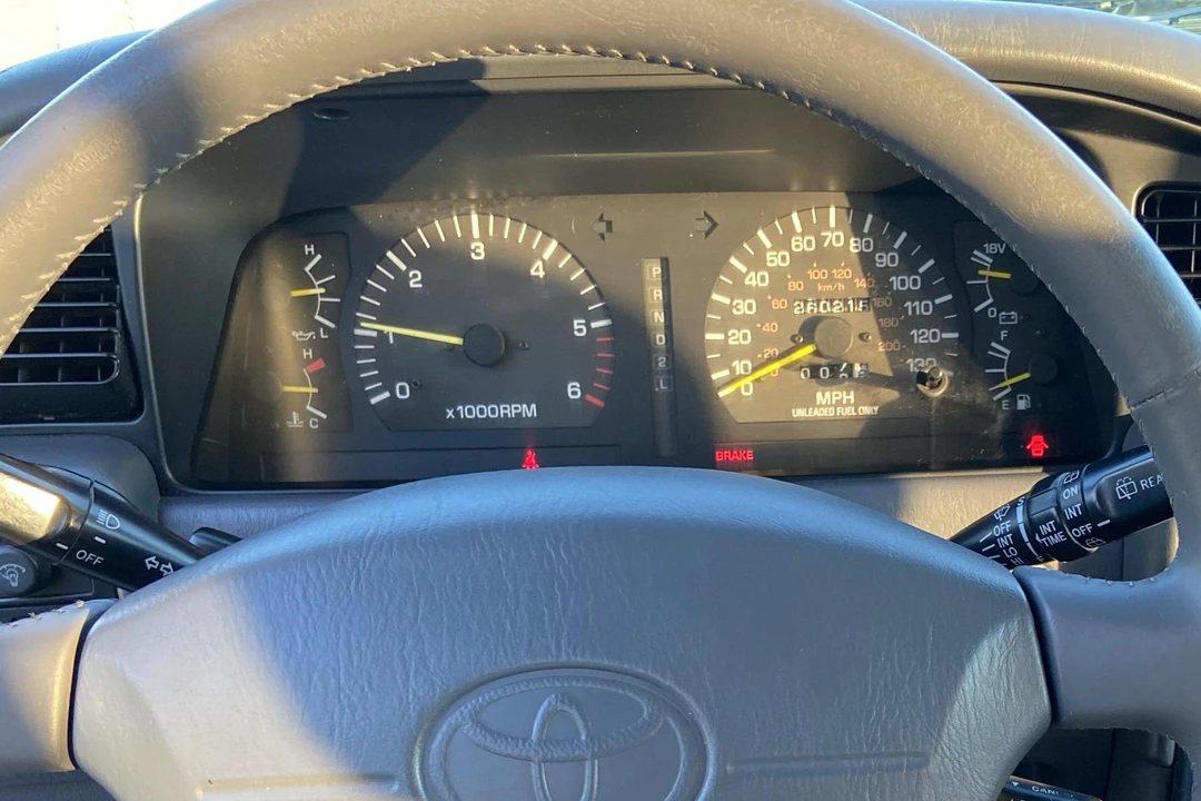 1995 Toyota J80 Land Cruiser - Image 27 of 31