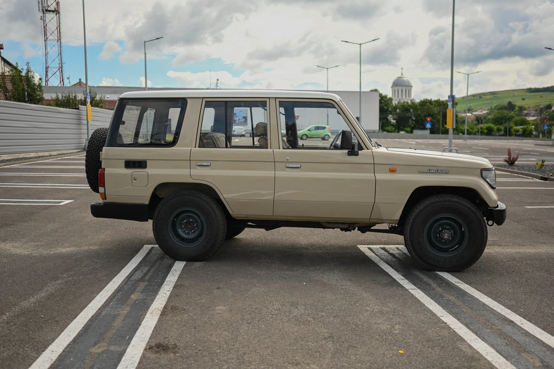 1995 Toyota J70 Land Cruiser - Image 7 of 31
