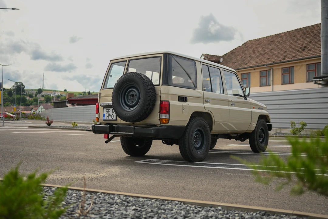 1995 Toyota J70 Land Cruiser - Image 6 of 31