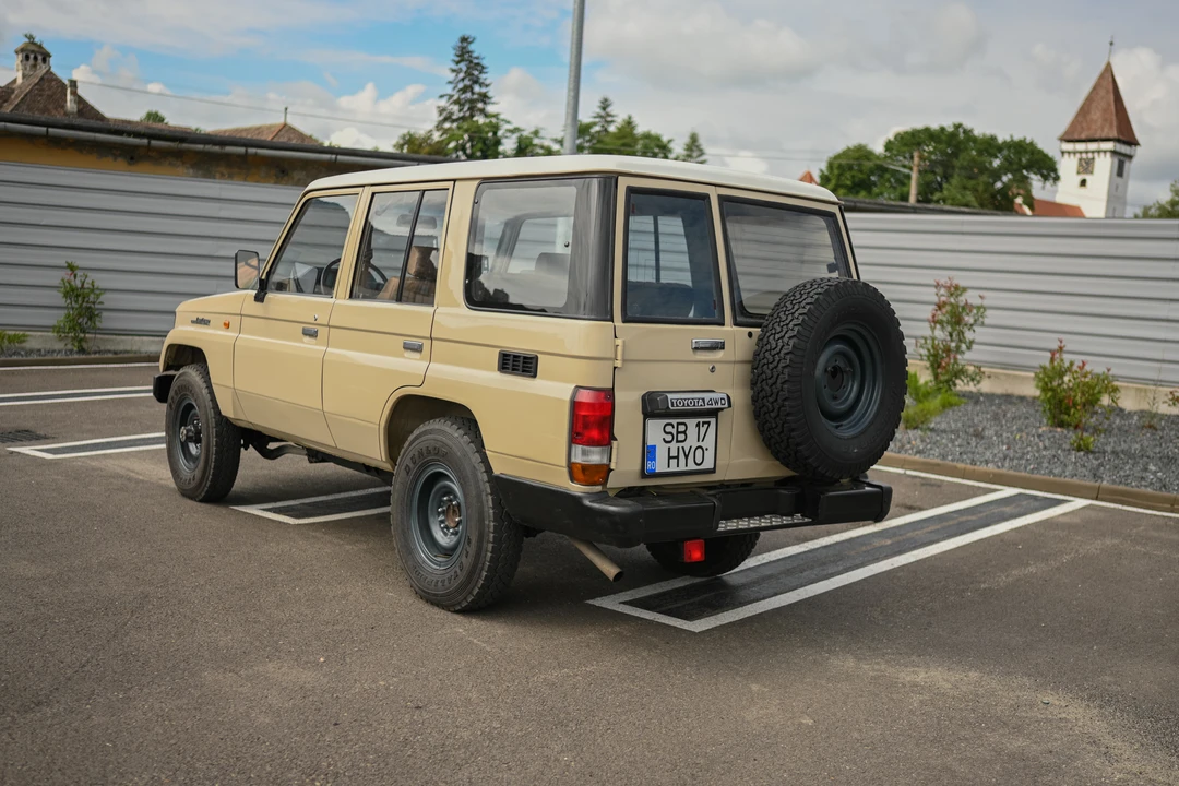 1995 Toyota J70 Land Cruiser - Image 5 of 31