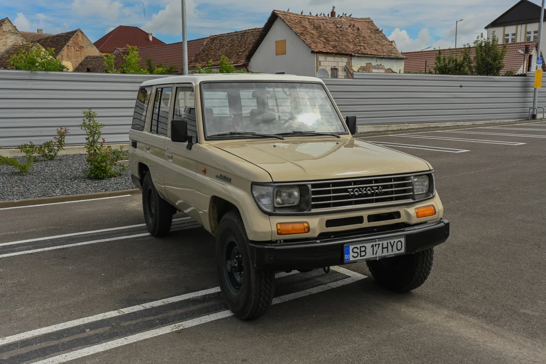 1995 Toyota J70 Land Cruiser - Image 13 of 31