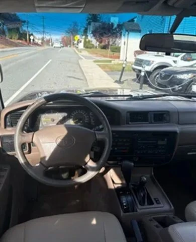 1995 Toyota J80 Land Cruiser - Image 8 of 16