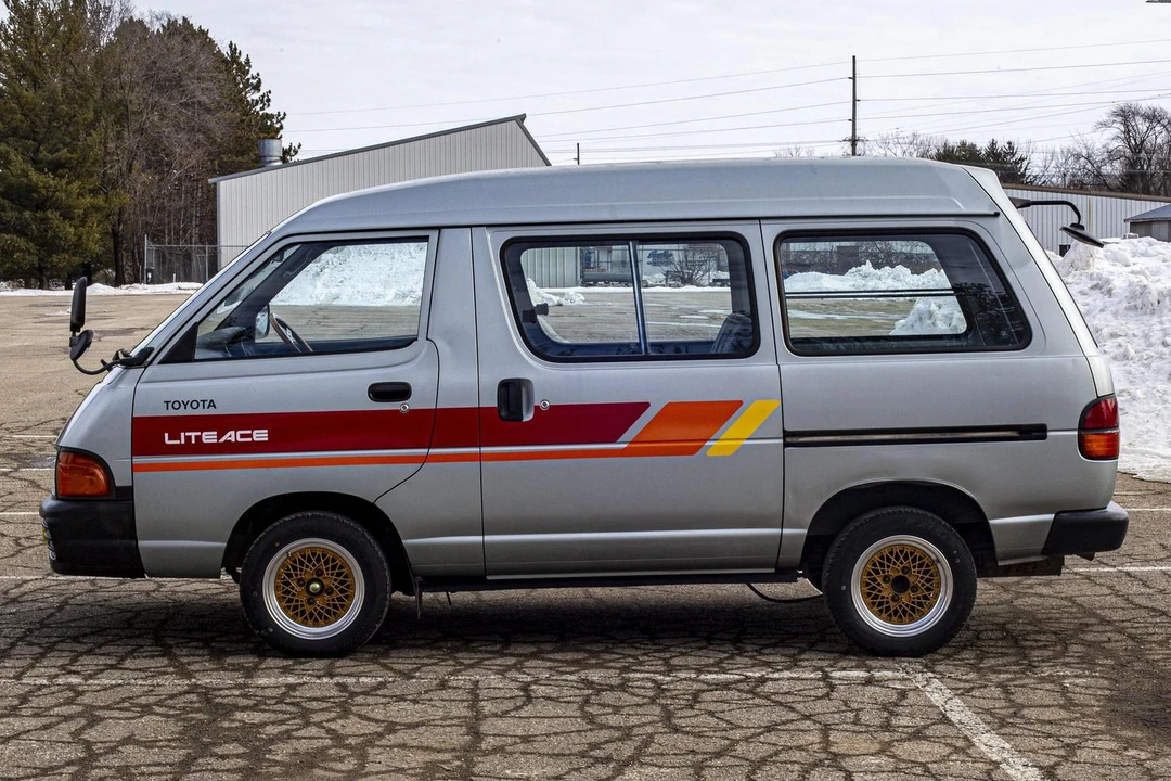 1995 Toyota M30-M80 LiteAce & TownAce - Image 3 of 31